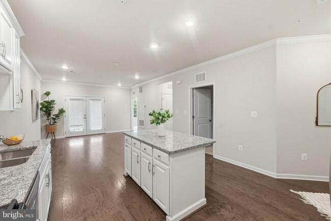 Building Photo - 23286 Southdown Manor Terrace