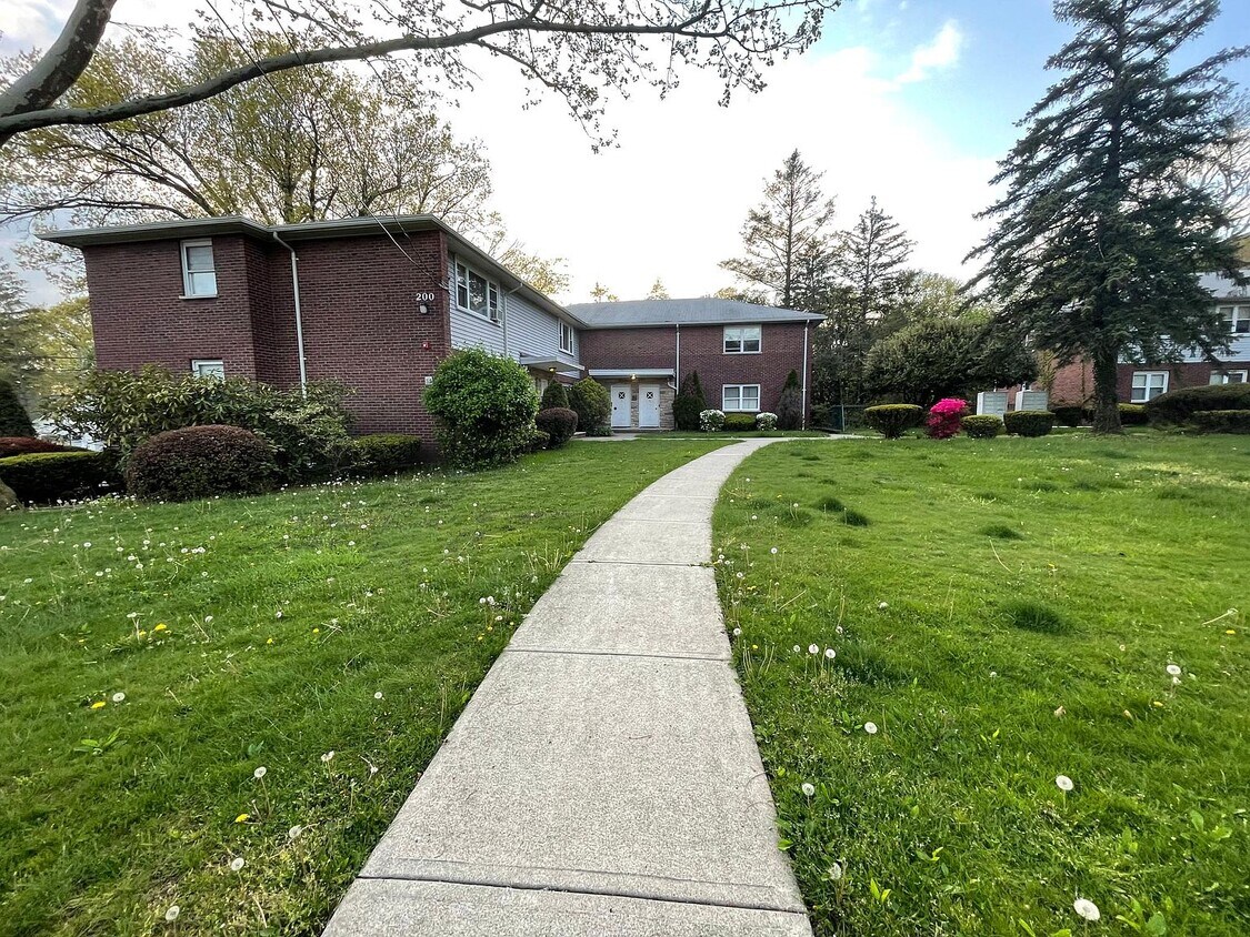 211 Broad Ave Unit 2B, Leonia, NJ 07605 Apartments in Leonia, NJ