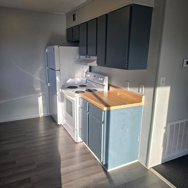 Foto del edificio - Modern & Spacious Upstairs 1 Bedroom Bungalow - Washer/ Dryer Included!