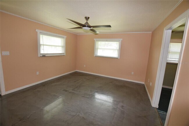 Building Photo - 305 W Hancock St