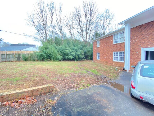 Foto del edificio - 2bed/1ba Apt off S Main Kannapolis close t...
