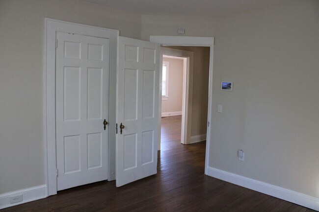 Building Photo - 1804 Anderson St NW