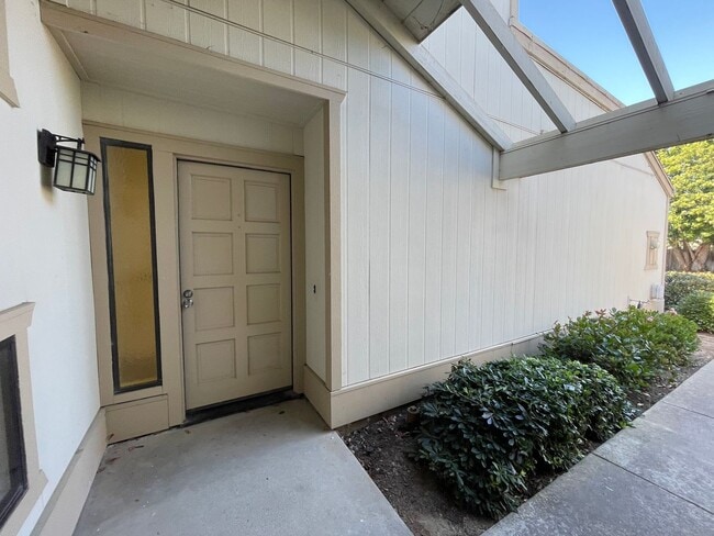 Building Photo - Upgraded Linda Vista Village Townhome.