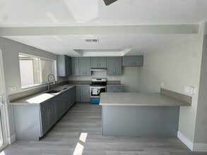 Building Photo - 3015 Iris Ave