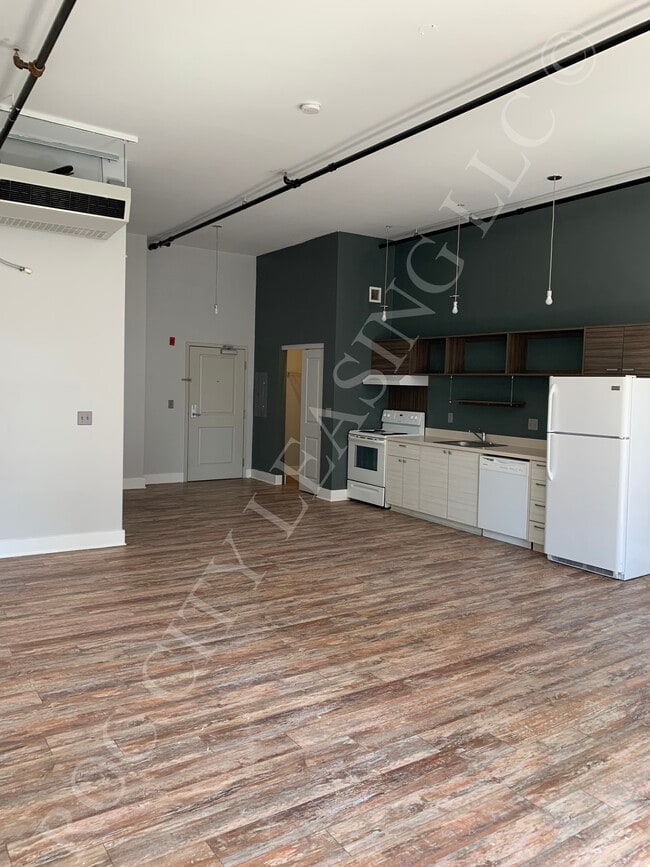 Unit 310 Living Space - Hive@155 and Hive Andrews