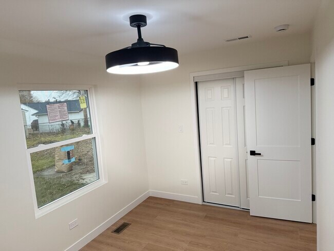 Foto del edificio - 410 Healy Ave