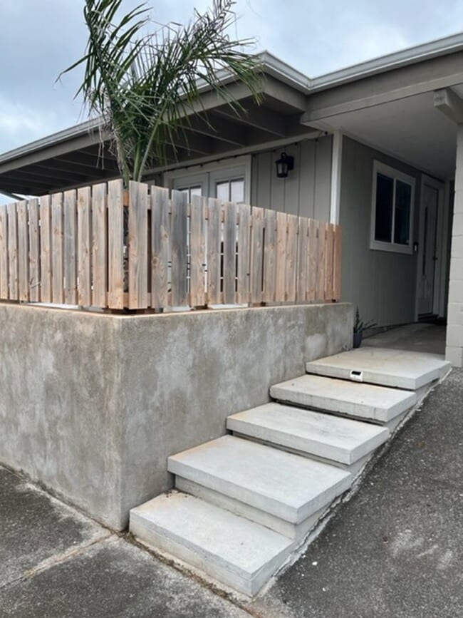 Building Photo - Large 4 bedroom/2 bath Home in Kailua, Keo...