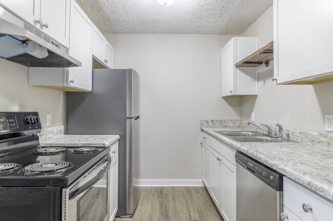 Building Photo - 2 Bedroom Apartment off Waldron Rd in Lave...