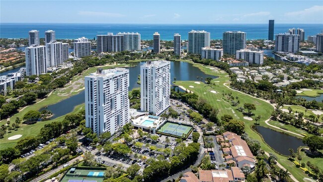 Foto del edificio - 20225 NE 34th Ct