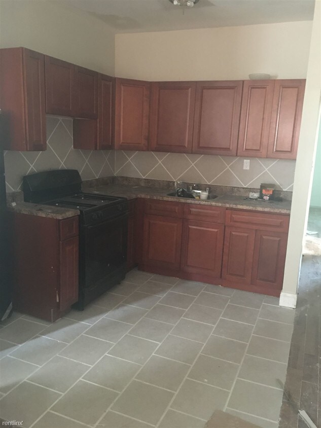 Building Photo - 107 S 10th St