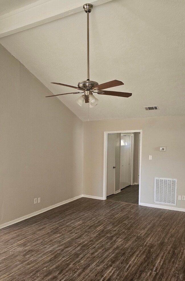 Foto del edificio - 13355 Lake Breeze Ln