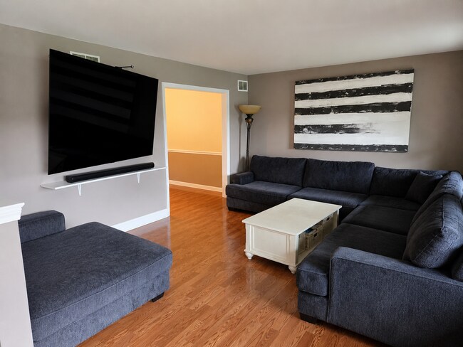 Foto del edificio - 2317 Lawnwood Ct