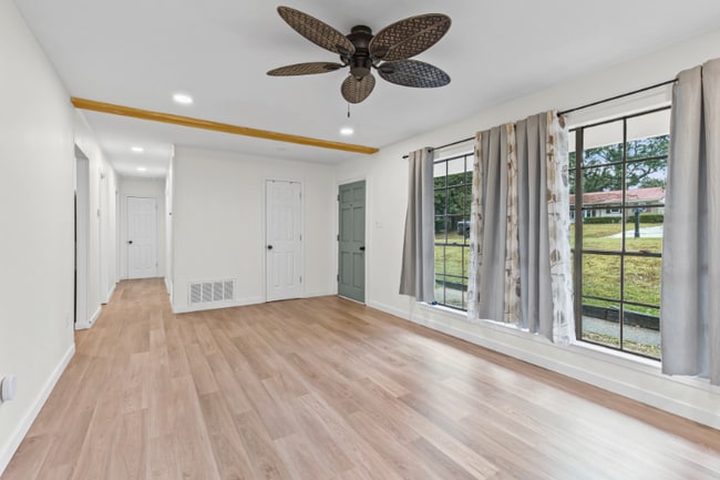 Building Photo - 5925 Couton Dr