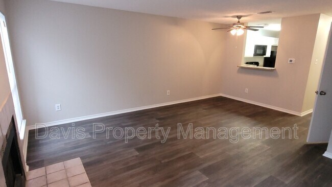 Building Photo - 3915 Dover Dr