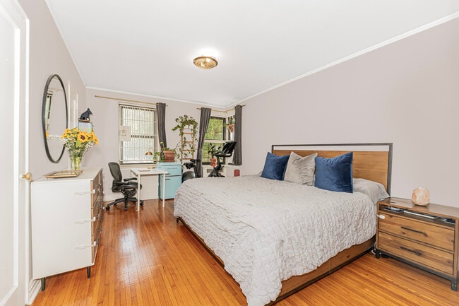 Foto del edificio - 306 E Mosholu Pky S