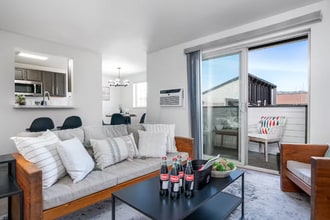 Building Photo - 1430 3rd Ave E