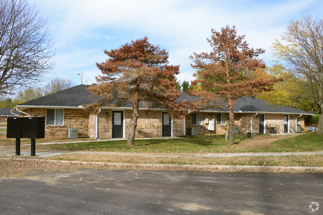 Foto del edificio - Laynecrest Manor Apartments