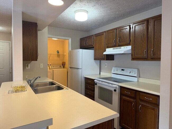 Foto del edificio - 90 Creekwood Dr