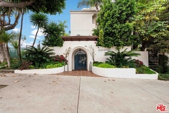 Building Photo - 15500 Sunset Blvd