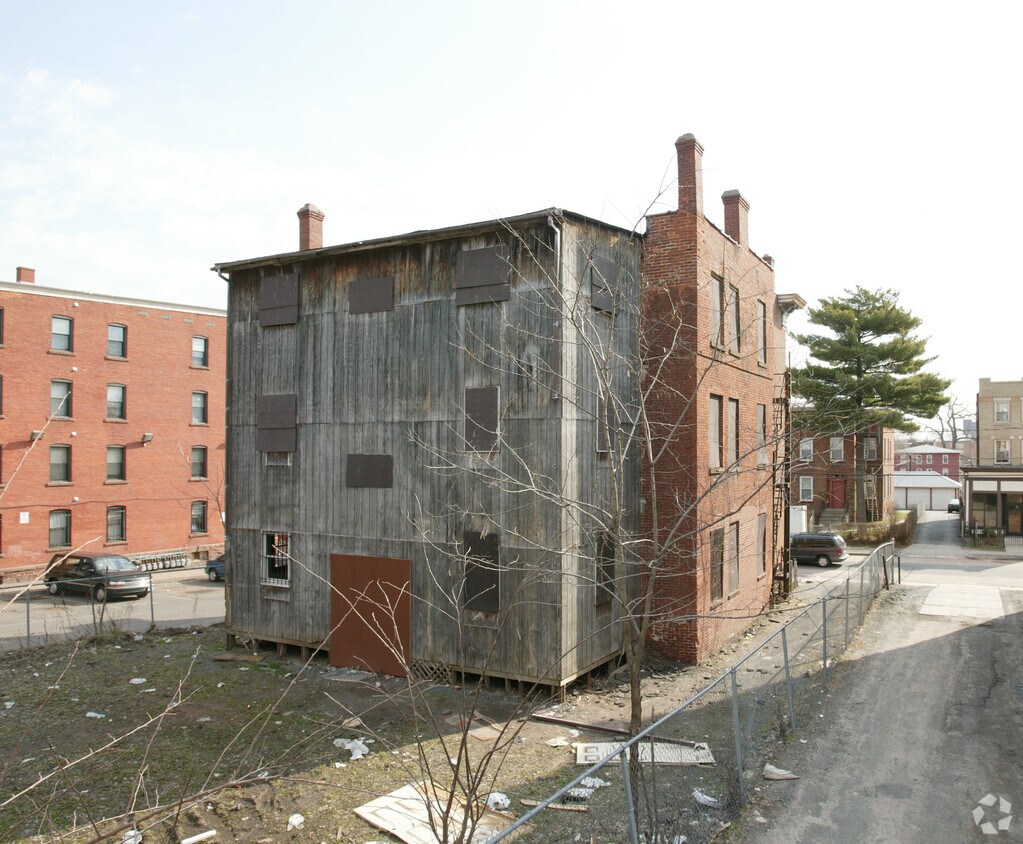 Building Photo - 185-187 Affleck St