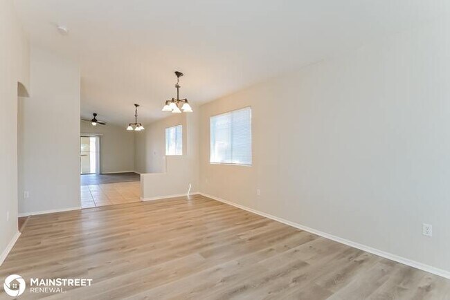 Foto del edificio - 7339 E Weeping Willow Dr