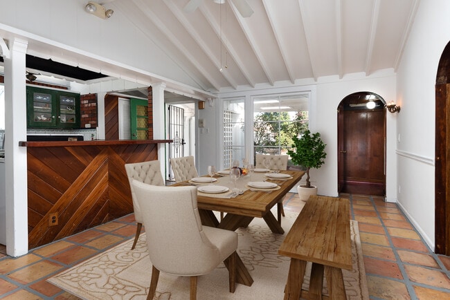 Building Photo - 14842 Morrison St