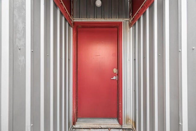 Building Photo - 6911 Yellowstone Way Dr