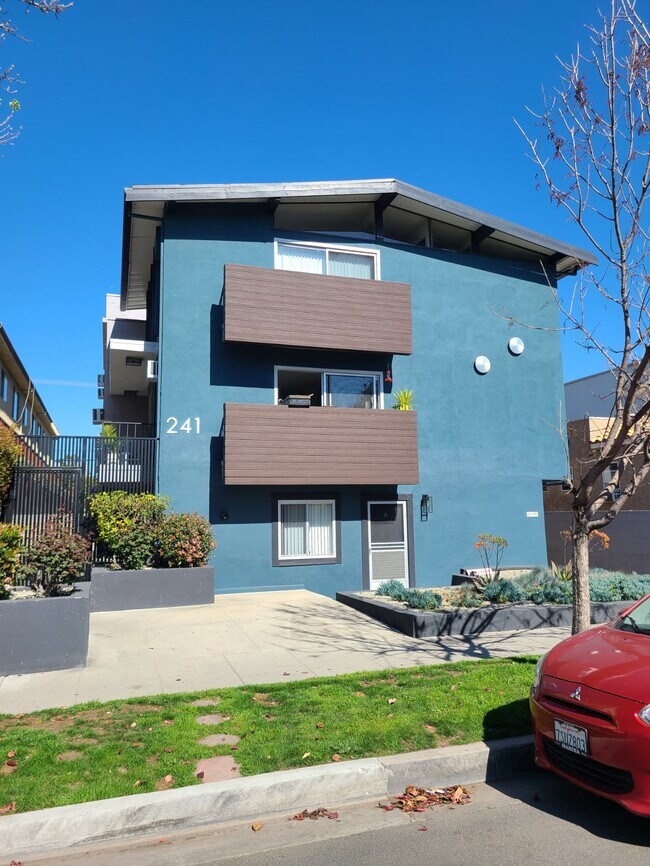Foto del edificio - 241 W Tujunga Ave
