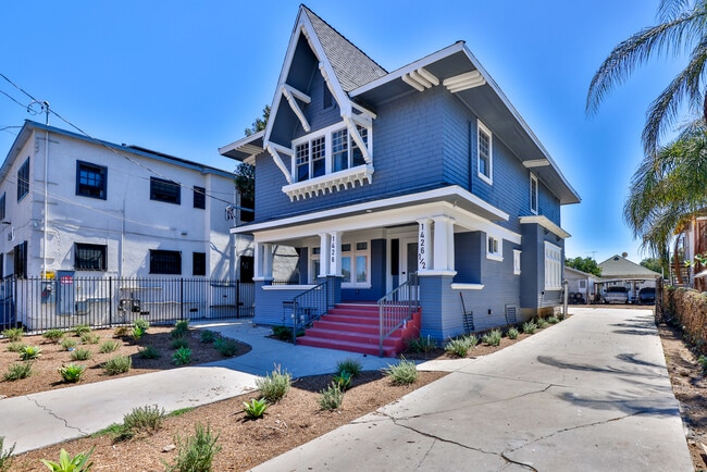 Building Photo - 1426 W 27th St