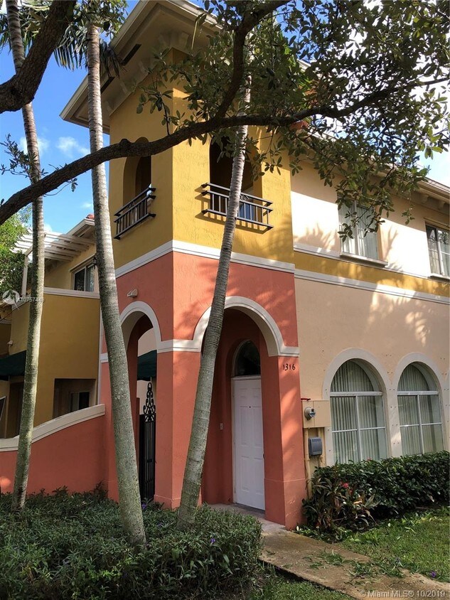 Primary Photo - 1316 N Santa Catalina Cir
