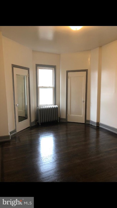 Foto principal - 5851 Washington Ave