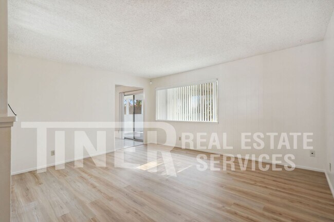 Foto del edificio - Charming 3-Bedroom Home with New Flooring ...