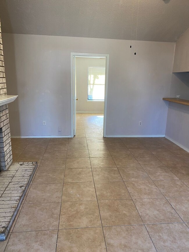 Photo - 714 Woodland Ct House