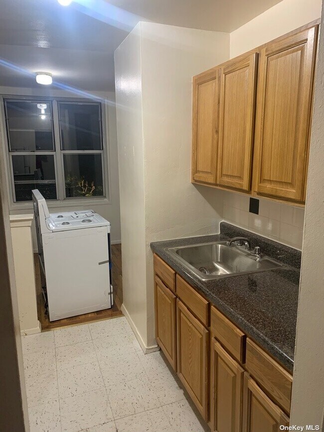 Foto del edificio - 94-10 60th Ave