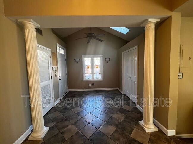 Foto del edificio - 204 Woodside Ave