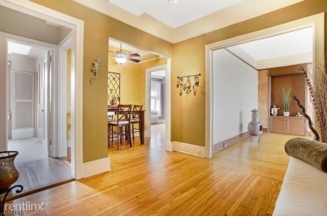 Building Photo - 1 br, 1 bath - 375 Mount Prospect Ave Apt 4C