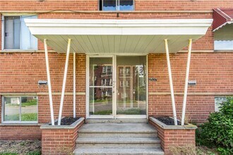 Building Photo - 2537 Noble Rd