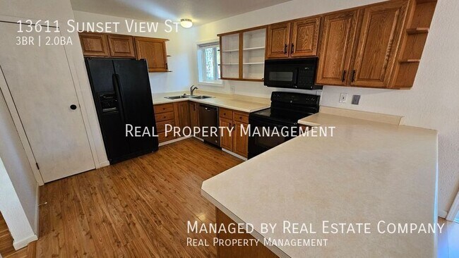 Foto del edificio - 13611 Sunset View St