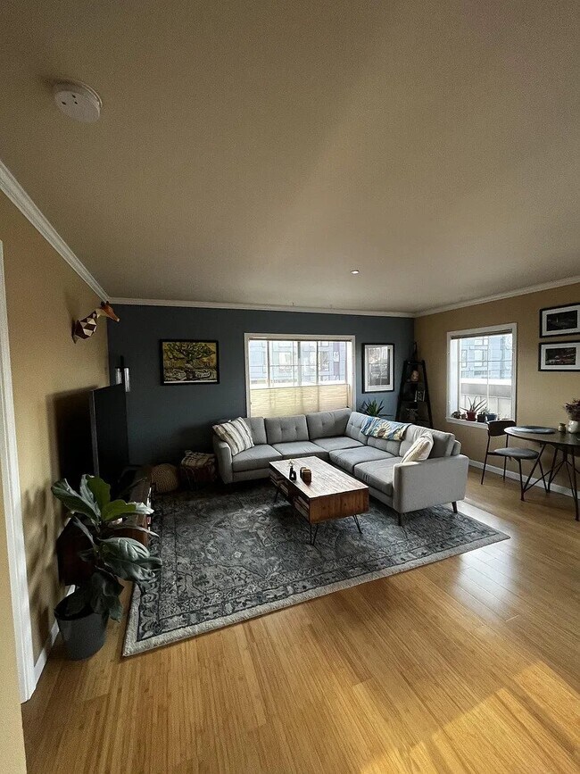 Living Room - 1125 E Olive St