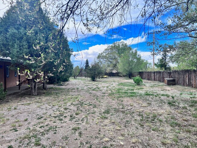 Building Photo - 906 Kit Carson Rd