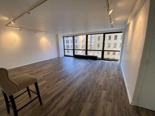 Building Photo - 910 N Lake Shore Dr