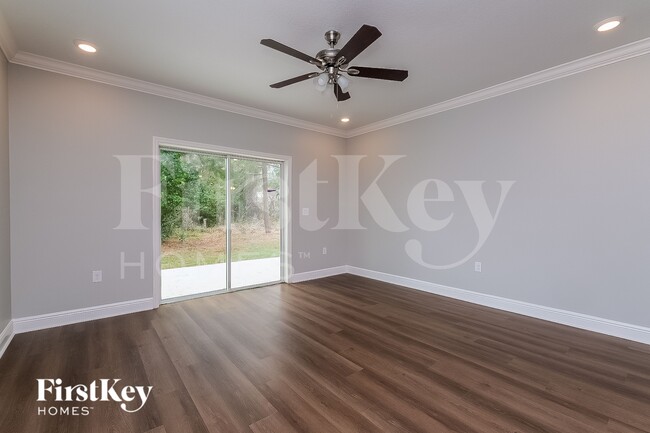 Foto del edificio - 6177 Kinlock Ave