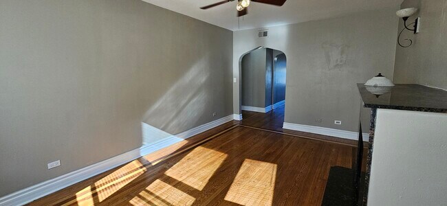 Foto del edificio - 48 N Menard Ave