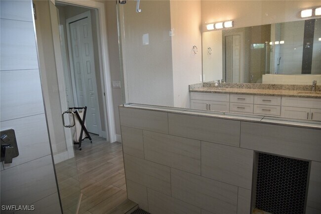 Building Photo - 4666 Villa Capri Ln