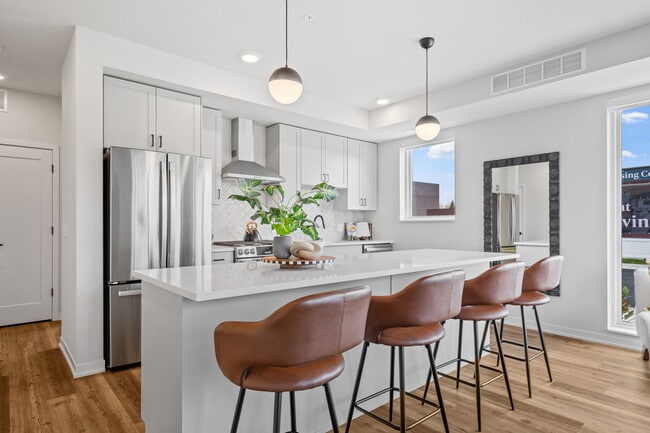 Building Photo - Aloma