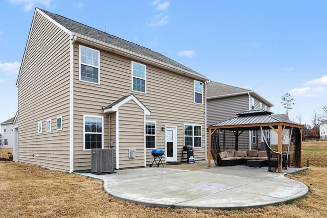 Foto del edificio - 15216 Lake Ridge Rd