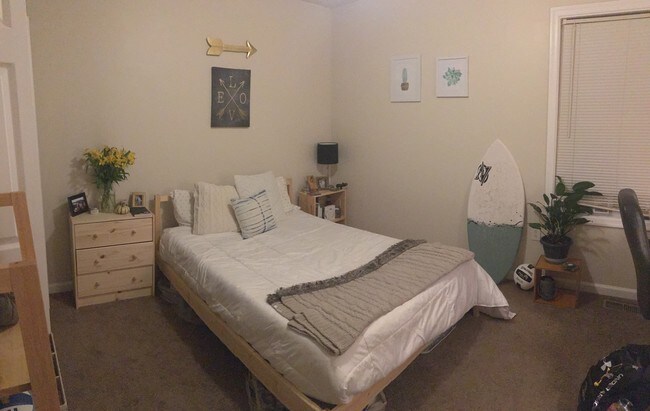 Foto del edificio - 408 Cartwright Ave