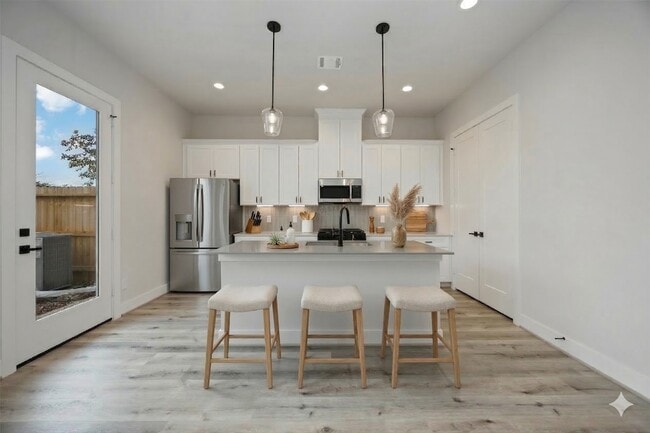 Foto del edificio - 6107 Campos Dr