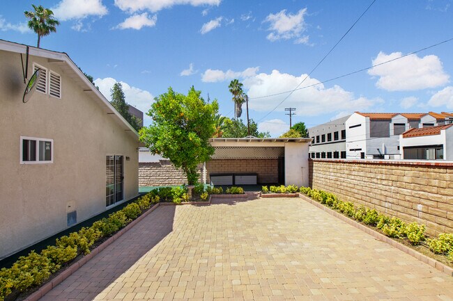 Building Photo - 5204 Etiwanda Ave