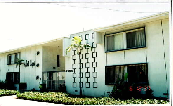 Building Photo - Del Capri Apartments